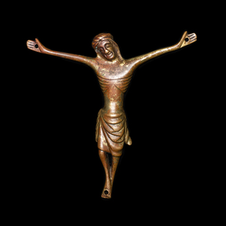 Une statue de Christ en bronze doré, France, 14ème