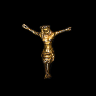 Une statue de Christ en bronze doré, France, 14ème