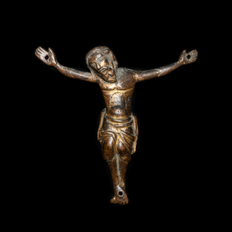 Une statue de Christ en bronze doré, France, 14ème