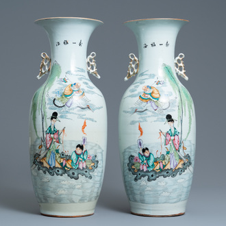 Une paire de vases en porcelaine de Chine famille rose à décor d'immortels, 19/20ème