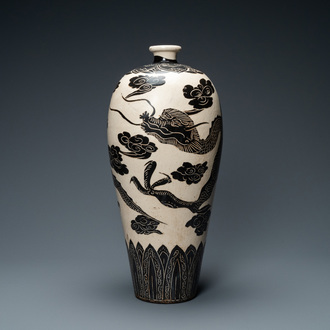 A large Chinese Cizhou meiping 'dragon' vase, Song/Yuan