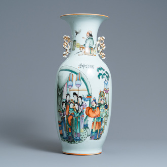 A Chinese two-sided famille rose vase, 19/20th C.