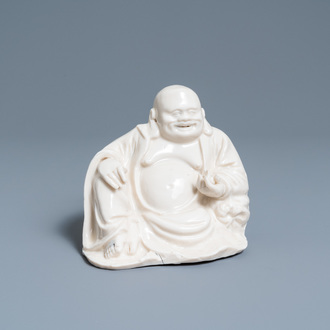 A Chinese Dehua blanc de Chine figure of Buddha, 18/19th C.