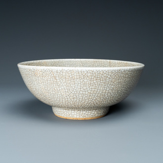 A Chinese ge-type crackle-glazed bowl, Yongzheng/Qianlong