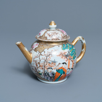 Une théière couverte en porcelaine de Chine famille rose à décor mandarin, Qianlong