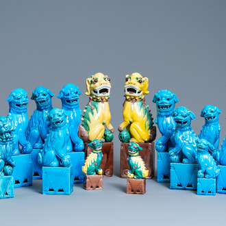 Fourteen Chinese monochrome turquoise and famille verte models of Buddhist lions, 19/20th C.