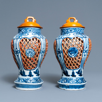 A pair of Japanese Arita blue and white reticulated vases, Edo, 17/18th C.