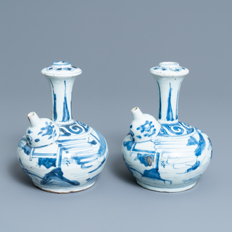 Een paar Chinese blauw-witte kendi, Wanli