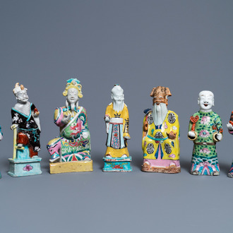 Sept figures en porcelaine de Chine famille rose, 18/19ème