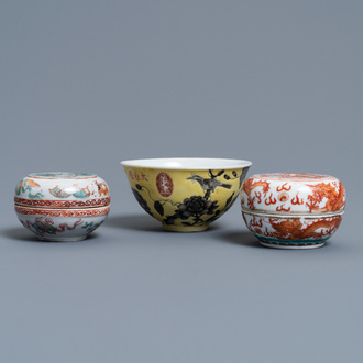 A Chinese Dayazhai yellow-ground bowl and two seal paste boxes, 19th C.