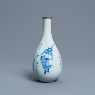 Un vase en forme de poire en porcelaine de Chine en bleu et blanc à décor 'Shuihu Zhuan', Shunzhi/Kangxi