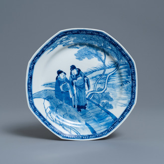 An octagonal Chinese blue and white plate, 'Fu hai cang zhen' mark, 19th C.