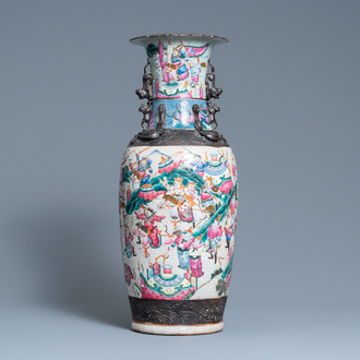 A Chinese Nanking famille rose crackle-glazed vase, 19th C.