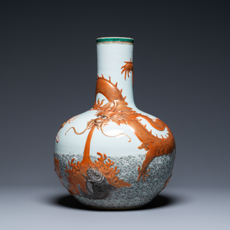 A Chinese famille verte 'tianqiu ping' vase with a dragon and carps, Qianlong mark, 19th C.