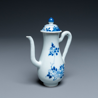 A Chinese blue and white ewer with floral design, Transitional period