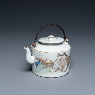 A Chinese qianjiang cai teapot and cover, 19/20th C.