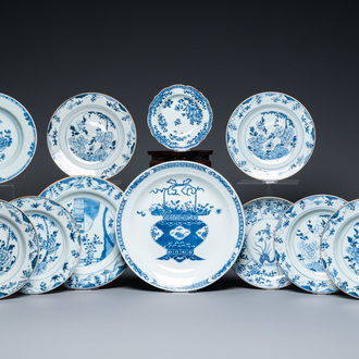 Onze assiettes en porcelaine de Chine en bleu et blanc, Kangxi et après