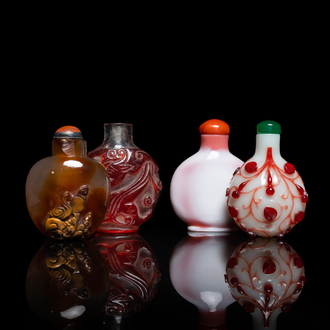 Four Chinese agate and glass snuff bottles, 19/20th C.