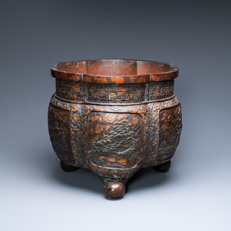 A Chinese hexafoil gold-splashed bronze jardinière, 19/20th C.