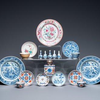 Une collection variée en porcelaine de Chine en bleu et blanc, famille rose et de style Imari, Kangxi/Qianlong