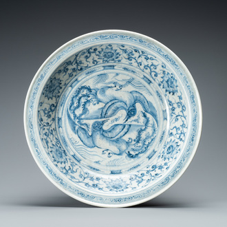 A Vietnamese or Annamese blue and white 'paired birds' dish, 15th C.