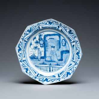 A Chinese blue and white octagonal dish with a dignitary, Transitional period