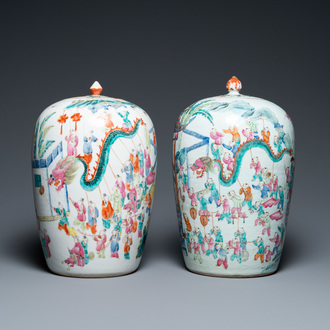 Deux pots couverts en porcelaine de Chine famille rose, 19ème