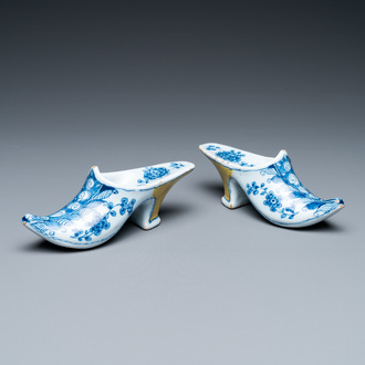 A pair of Dutch Delft blue, white and yellow slippers, 18th C.