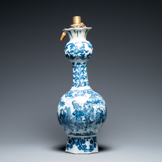 A large Dutch Delft blue and white garlic head 'chinoiserie' vase, late 17th C.