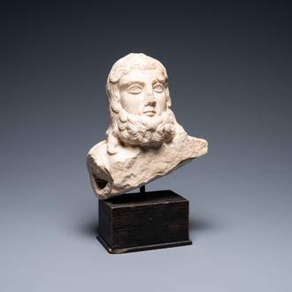 Un buste de Zeus en marbre, époque romaine, 2/4ème