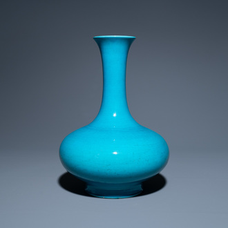 A Chinese monochrome turquoise-glazed bottle vase, 18th C.