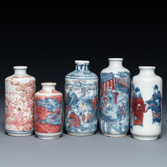 Five Chinese blue, white and copper-red snuff bottles, 18/20th C.