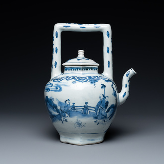 Une théière couverte en porcelaine de Chine en bleu et blanc, époque Transition