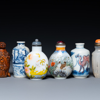 Six Chinese glass, porcelain, bamboo and agate snuff bottles, 19/20th C.