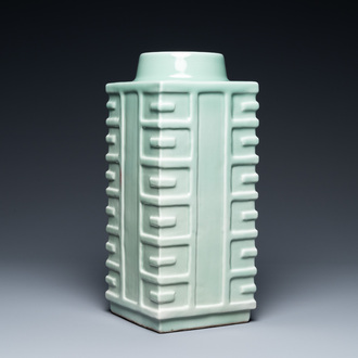 Een Chinese monochrome celadon 'cong' vaas met trigrammen, Qianlong merk, Republiek