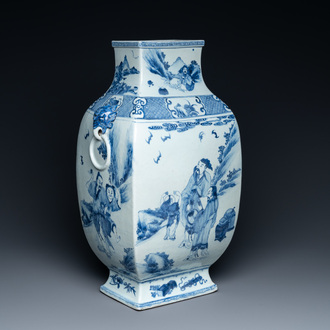 Een grote Chinese blauw-witte vaas met 'Vijf geleerden' decor, Qianlong