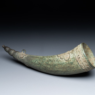 A Vietnamese bronze 'Oliphant' horn or rhyton, Lê or Mạc dynasty, 15/16th C.