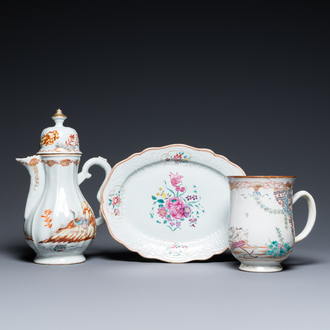 A Chinese famille rose coffee pot, a mug and an oval dish, Qianlong