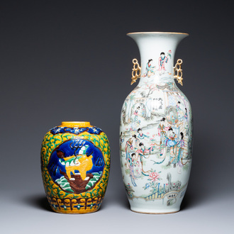 Un vase en porcelaine de Chine famille rose à double décor et un en biscuit émaillé à décor d'animaux mythiques, 19/20ème