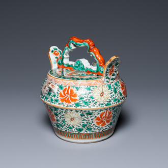 A Chinese famille verte lime pot and cover with floral design for the Vietnamese market, Kangxi