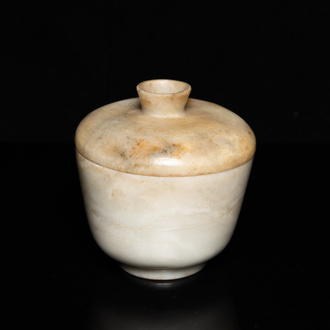 A Chinese hardstone gaiwan and cover, 18/19th C.