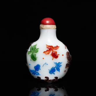 A Chinese overlay glass 'goldfish' snuff bottle, 19th C.