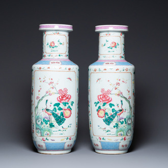Een paar Chinese famille rose rouleau vazen, 19e eeuw