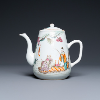 Une verseuse couverte en porcelaine de Chine famille rose, 19ème