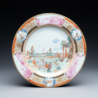 Une assiette en porcelaine de Chine famille rose figurant la chasse aux tigres en Calcutta, Qianlong