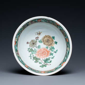 A Chinese famille verte bowl with floral design, Kangxi