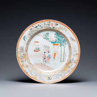 Un plat en porcelaine de Chine famille rose, Yongzheng/Qianlong