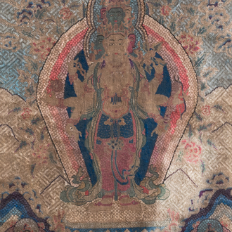 Un thangka figurant Avalokiteshvara en soie, Chine ou Tibet, Ming