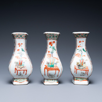 Trois vases en porcelaine de Chine famille verte, Kangxi