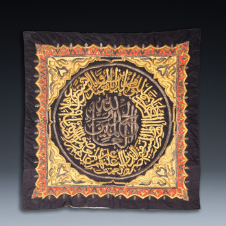 Un panneau de couverture pour la Kaaba en soie aux fils en métal doré et argenté, travail ottoman, 19/20ème